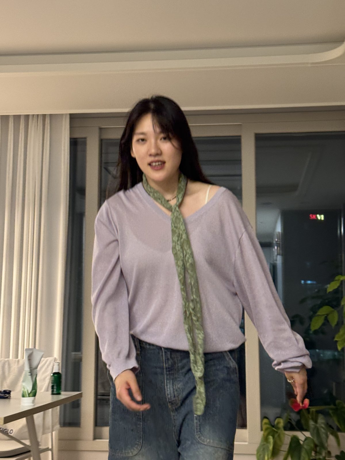 혼자 서 있는 사진
